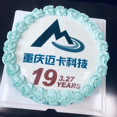 邁卡今天19周歲啦！